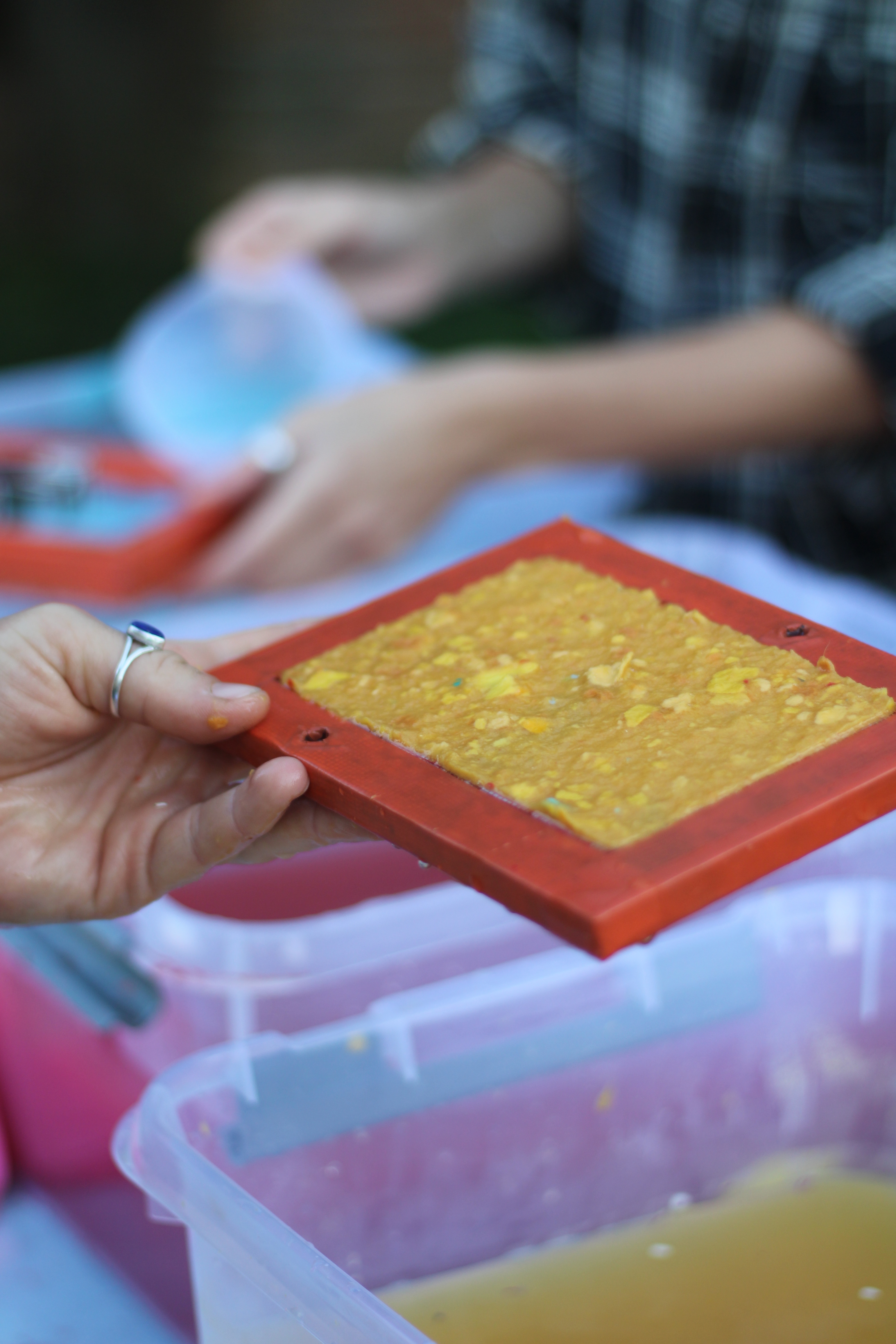 Atelier création de papier au jardin du palais épiscopal