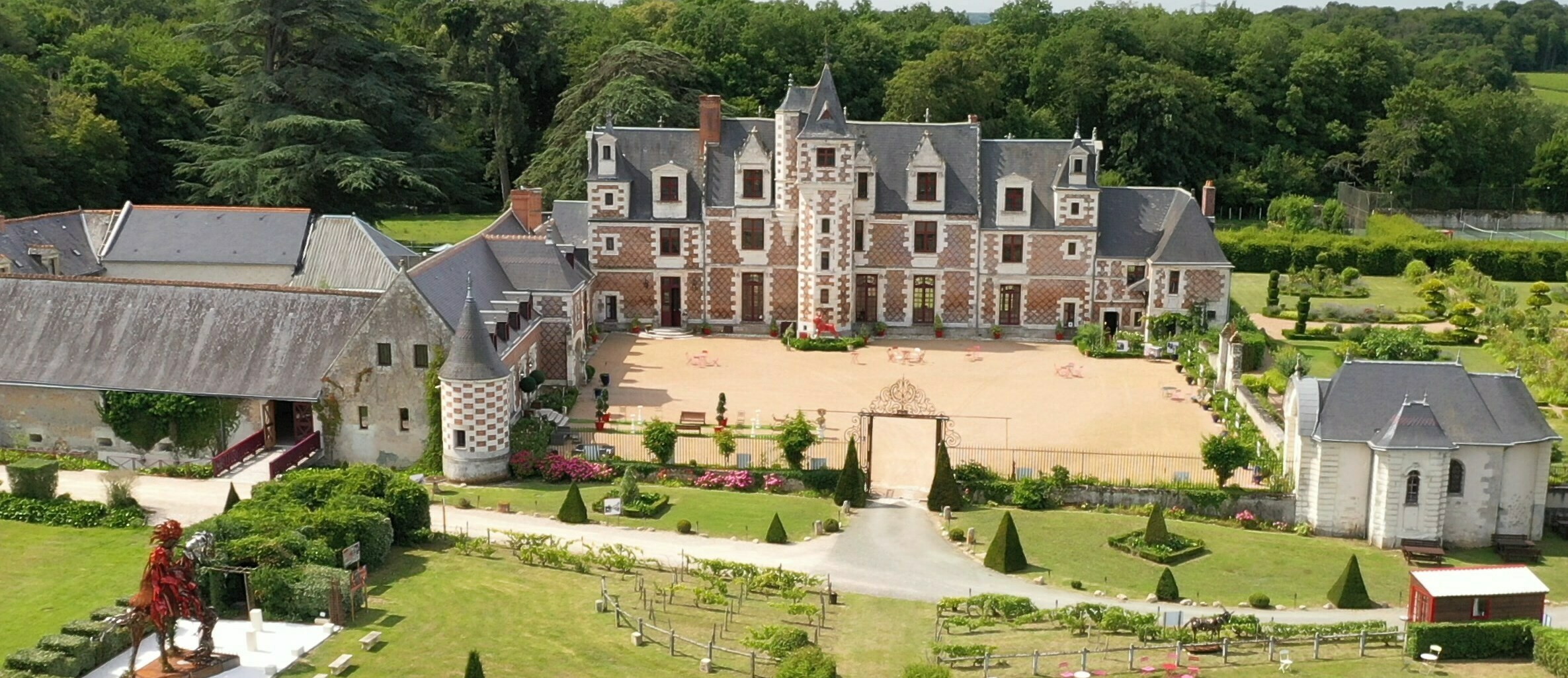 Visite libre du Château de Jallanges & Spa