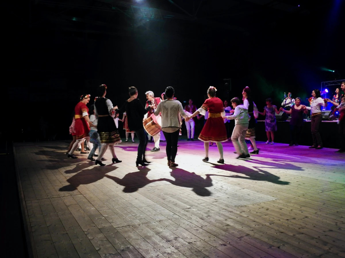 Stages de découverte de chants, danses et musiques des Balkans